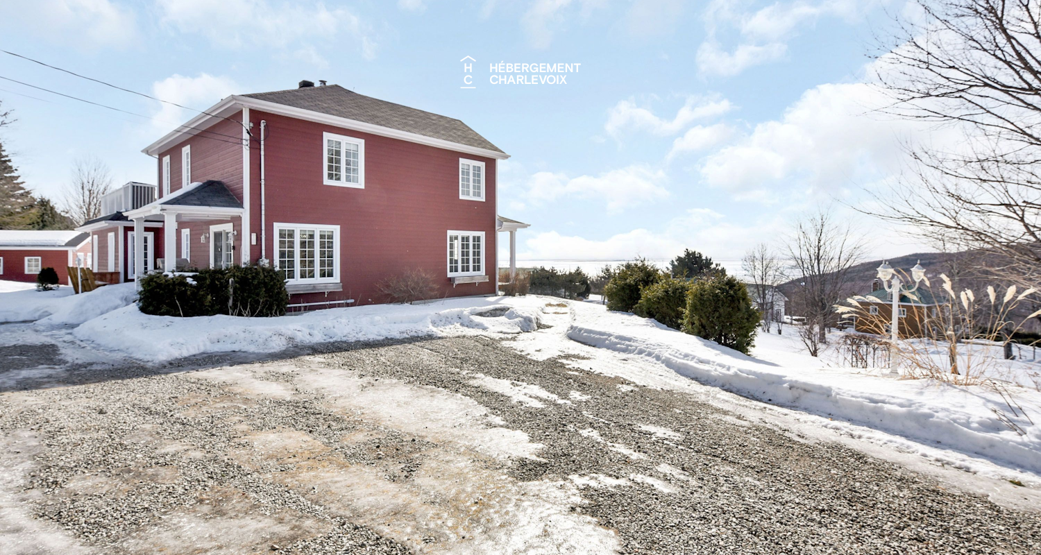 MAR-17 - Roof terrace with river view.